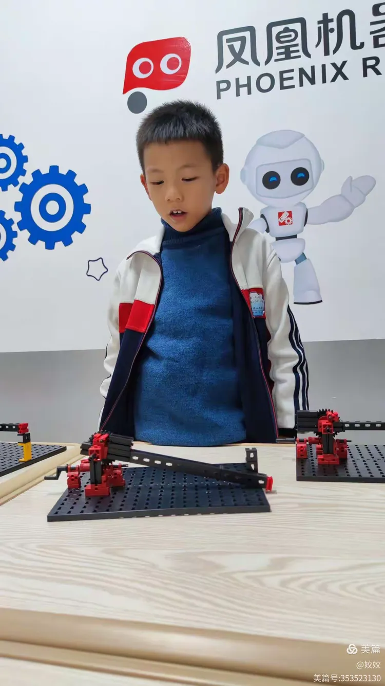 我在凤凰机器人的成长——————叶子豪